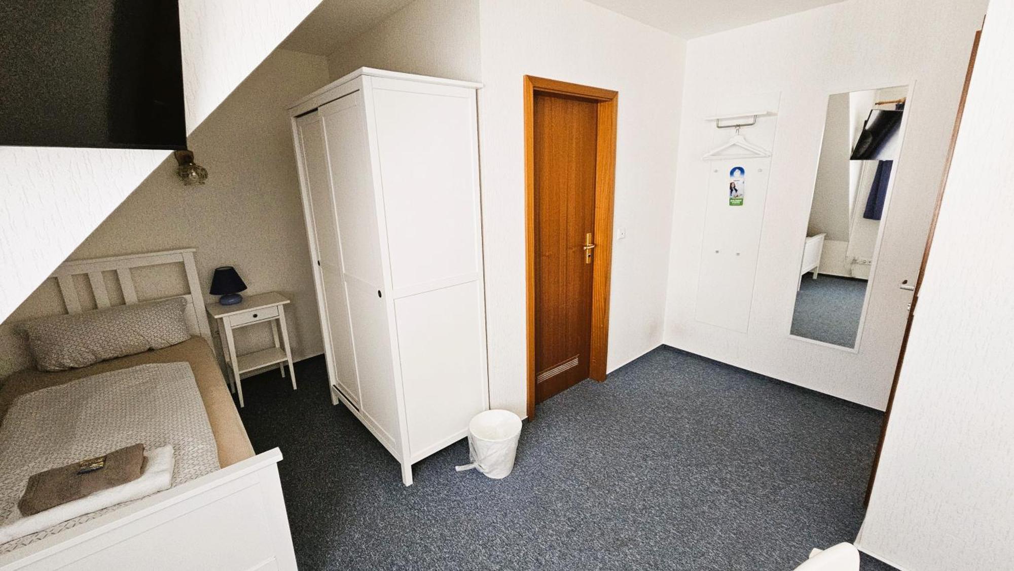 Hotel Dorfkrug Buesum Buitenkant foto